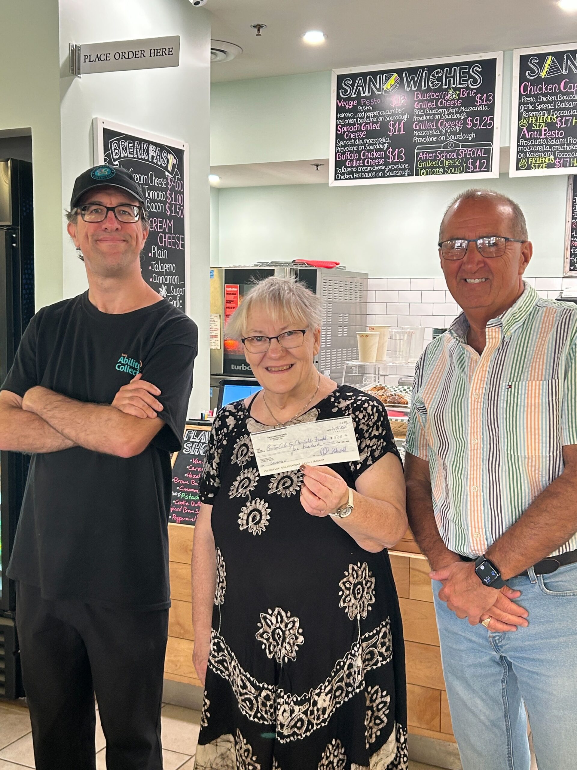 2 Friends Cafe Cheque presentation